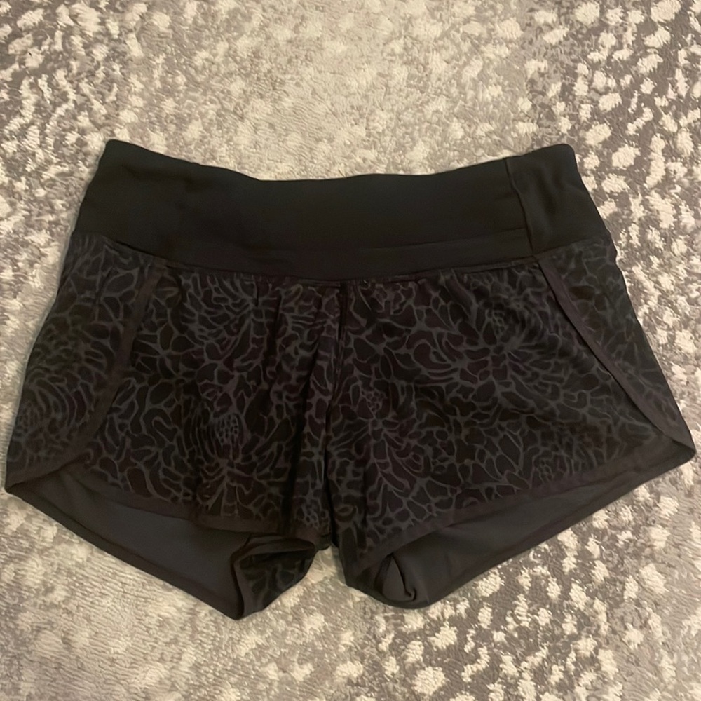 Printed lululemon shorts